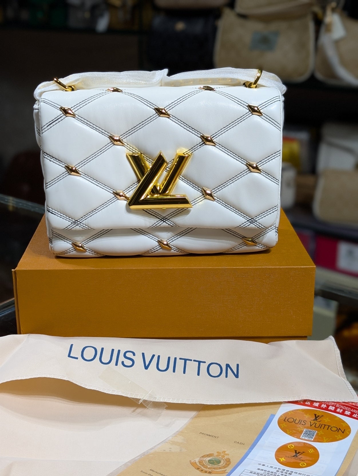 LV TWIST QUILTED