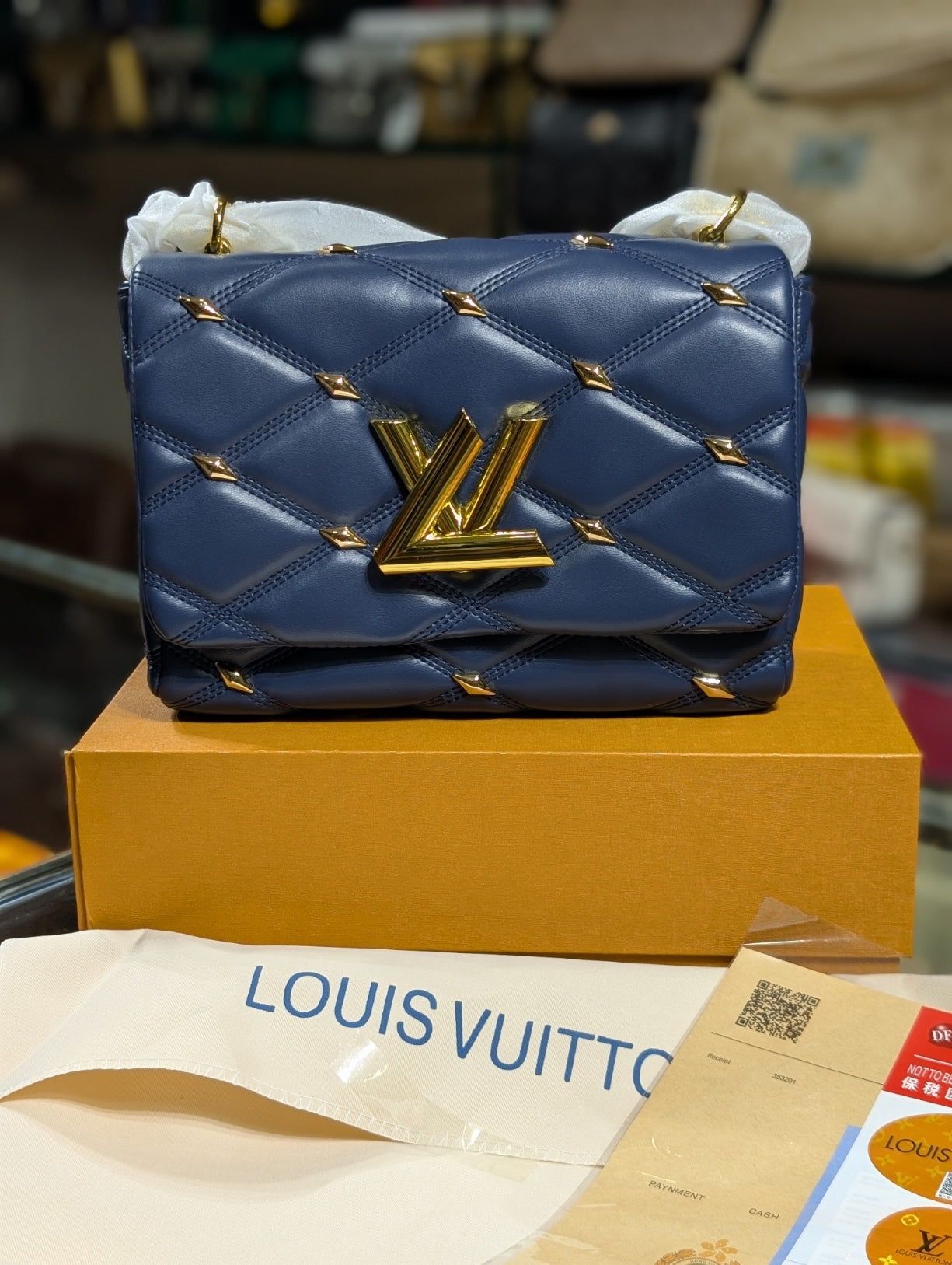 LV TWIST QUILTED
